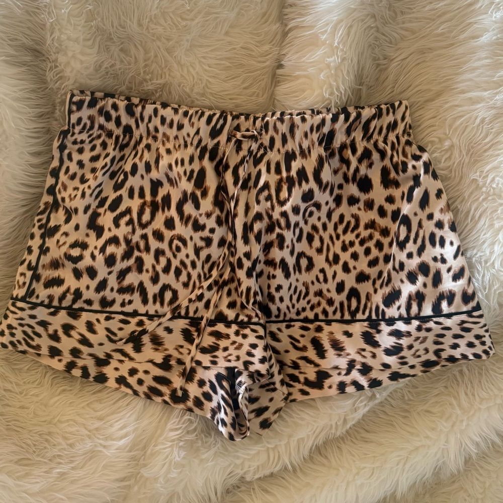 VS Leopard Print Women's Shorts